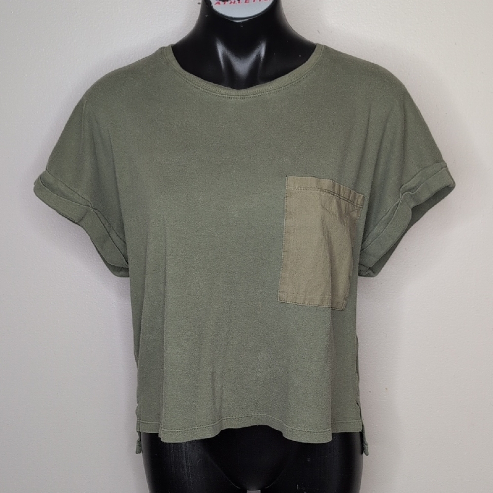 AVIA Green Oversized Crop Tee with Pocket – Size M (8–10)